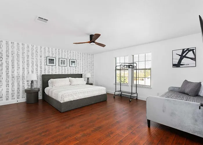 Grand 6br 3ba Pool Escape Holiday home Round Rock