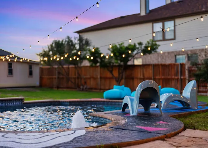 Grand 6br 3ba Pool Escape Holiday home