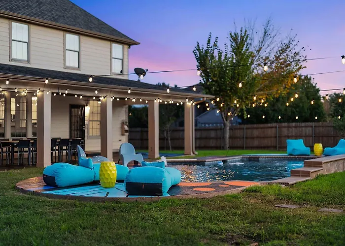 Grand 6br 3ba Pool Escape Holiday home Round Rock